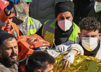 ALEYNA Olmez diselamatkan hidup-hidup dari bawah runtuhan pangsapuri di Kahramanmaras di selatan Turkiye. -AGENSI