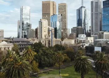 MELBOURNE kini dilaporkan memiliki penduduk paling ramai berbanding Sydney. -AGENSI