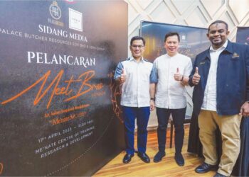 (DARI kanan) SYED Ashraf Syed Ali, Najib Hamid dan Izwan Zainuddin dalam sidang akhbar pelancaran ‘Meet Bros Steakhouse’ di Paddington, London di Kuala Lumpur, semalam. – UTUSAN/AMIR KHALID