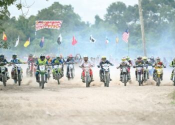AKSI sebahagian daripada peserta pada perlumbaan Cub Cross di Litar Lumba Kampung Rambai, Pauh, Perlis. – UTUSAN/IZLIZAN OTHMAN