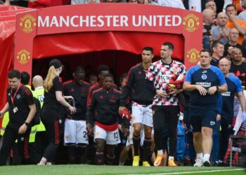 MANCHESTER United mengalami kesedihan berganda selepas tumbang di Old Trafford.