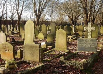 MAJLIS Perbandaran Birmingham memaklumkan tanah perkuburan dan krematorium akan beroperasi dalam kapasiti minimum. - STEPHEN MCKAY 