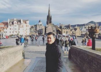 PENULIS ketika melawat kota Edinburgh, Scotland, baru-baru ini.