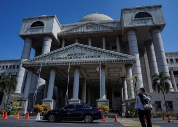 PASTIKAN ahli Parlimen yang sedang menjalani proses pengadilan di mahkamah tidak memegang sebarang portfolio dalam Kabinet. – UTUSAN/AMIR KHALID