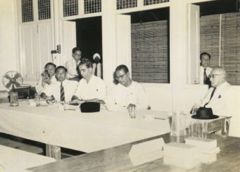 RUNDINGAN Baling 1955 mendedahkan sikap angkuh PKM yang enggan menyerah diri.