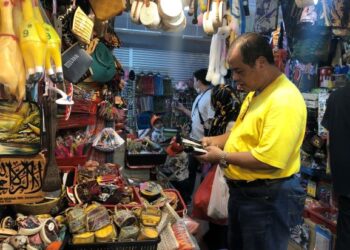 Peniaga PKS harus didedahkan dengan cara pemasaran yang baik agar produk dihasilkan dapat menembusi pasaran tempatan secara meluas. – GAMBAR HIASAN/UTUSAN