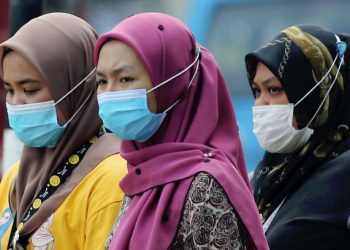 ADAKAH pelitup muka yang dipakai orang ramai sekarang menepati ciri-ciri ditetapkan WHO atau hanya menang gaya sahaja? –  GAMBAR HIASAN/UTUSAN