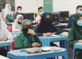 Pelajar bakal menduduki peperiksaan SPM, Februari depan. – IHSAN PEMBACA