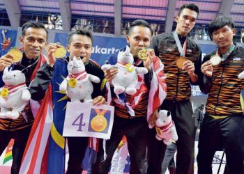 PASUKAN sepak takraw Malaysia meraikan pingat emas yang diraih pada Sukan Asia 2018 selepas  menewaskan pasukan Indonesia dalam perlawanan akhir acara antara regu.