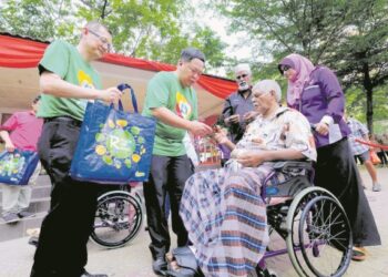 DIANGGARKAN tujuh peratus penduduk Malaysia sekarang berusia 65 tahun ke atas. – GAMBAR HIASAN/UTUSAN