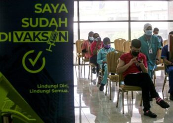 SEMUA pihak perlu menyokong Program Imunisasi Covid-19 Kebangsaan (PICK) yang sedang berjalan. – UTUSAN/ZULFADHLI ZAKI