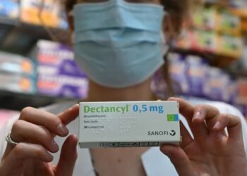 BAHAN kimia seperti dexamethasone hanya boleh diambil dengan pengawasan doktor. – GAMBAR HIASAN/AFP