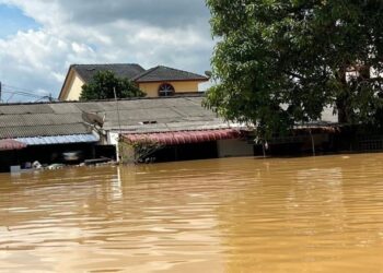 KEADAAN banjir di Taman Sri Semantan, Temerloh, Pahang pada Disember tahun lalu yang memerlukan kawasan tersebut dinaik taraf. – SUMBER MEDIA SOSIAL