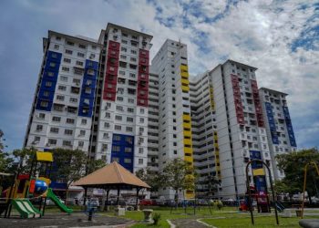 Kerajaan diminta membina lebih banyak rumah mampu milik bagi menggalakkan golongan belia memiliki rumah sendiri.