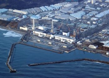 GAMBAR dari pemandangan udara menunjukkan loji jana kuasa nuklear Fukushima Daiichi. - AGENSI 