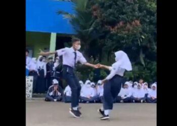 AKSI tarian dua pelajar sekolah dari Bogor mendapat pujian Agnes Monica walaupun dikecam warga net.-AGENSI