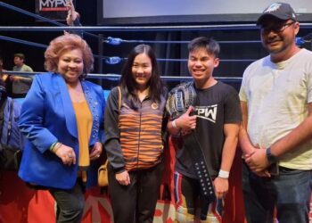 Pengarah My Pro Wrestling Sdn Bhd, Datin Maria Abdullah; Setiausaha Politik Menteri Belia dan Sukan, Yap Yee Vonne; dan Juara MCW Intercommonwealth Emman Azman.
