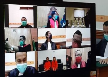 Perbicaraan dalam talian pertama di negara ini yang disiarkan secara langsung melalui saluran Youtube kepada orang ramai ialah pada 24 April 2020. – GAMBAR HIASAN/AFP
