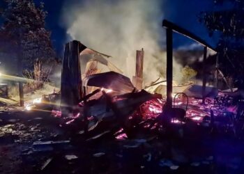 RUMAH mangsa yang musnah dalam kebakaran yang berlaku di Kampung Kiukad Lotong, Tambunan semalam.-IHSAN BOMBA