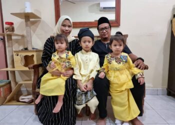 RUBIYATUL Adawiyah Mohd. Nordin (kiri) dan arwah Anual Ridzuan Mustafa (kanan) bersama Adam Khaleef, Iman Mikayla  dan Sofia Medyna bergambar kenangan di rumah mereka di Perkampungan Cenderawasih, Kuantan, Pahang.