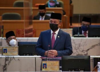 HASNI Mohammad ketika membentangkan Belanjawan Johor 2022 yang bertemakan Memperhebat Kesejahteraan Johor pada Persidangan Keempat Dewan Undangan Negeri (DUN) Johor Ke-14 di Bangunan Sultan Ismail, Kota Iskandar, Iskandar Puteri.