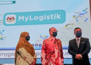 WEE Ka Siong melancarkan aplikasi MyLogistik di Putrajaya hari ini .