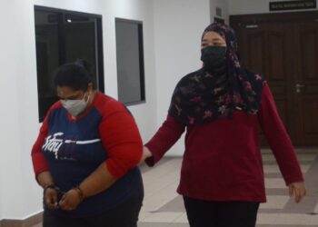 BEKAS kerani akaun sebuah gedung pakaian, Janet PC Gomes mengaku tidak bersalah di Mahkamah Sesyen di George Town, Pulau Pinang hari ini atas lapan pertuduhan pecah amanah membabitkan nilai RM70,000. - Pic: IQBAL HAMDAN