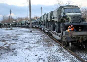 GAMBAR dikeluarkan Kementerian Pertahanan Belarus menunjukkan anggota tentera Rusia tiba di negara itu berhampiran Ukraine. – AFP