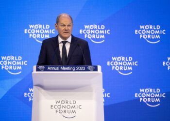 CANSELOR Jerman, Olaf Scholz menyampaikan ucapan di pusat Kongres semasa Forum Ekonomi Sedunia (WEF) di Davos. - AFP