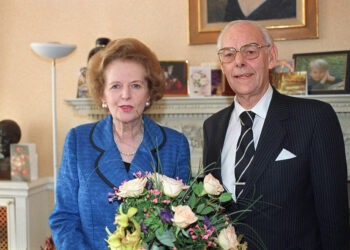 MARGARET THATCHER bersama suaminya, Denis Thatcher. - AFP
