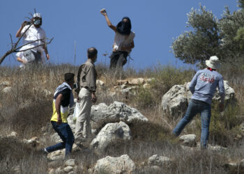 BEBERAPA penduduk Israel yang memakai topeng muka menyerang petani Palestin di Tebing Barat pada Oktober tahun lalu. - AFP