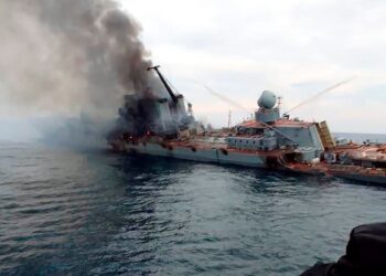 KEADAAN Moskva selepas didakwa terkena bedilan peluru berpandu Ukraine. - TWITTER/EAST2WEST NEWS