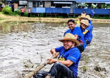 MESKIPUN tidak terpilih sebagai calon dalam Pilihan Raya Umum Ke-14 (PRU14), Datuk Dr. Fathul Bari Mat Jahya tidak pernah berhenti daripada terus me­lakukan kerja-kerja di lapangan dan sentiasa turun padang bagi mendekati penduduk Perlis.