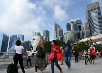 SEBANYAK 94 peratus penduduk serantau anggap Singapura negara yang selamat.