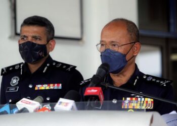 ARJUNAIDI Mohamed bercakap pada sidang akhbar di IPD Sepang, Selangor. - UTUSAN/FAISOL MUSTAFA