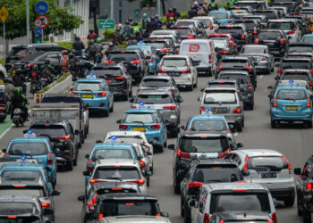 KERAJAAN Indonesia menganggarkan seramai 44 juta penduduk pulang ke kampung halaman sempena perayaan Krismas dan sambutan tahun baharu hujung bulan ini. - AFP
