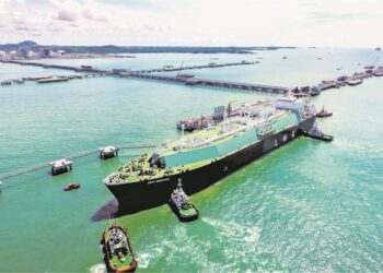 PEMAIN industri perlu tangkas bertindak terhadap perubahan landskap tenaga. – GAMBAR HIASAN