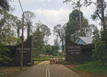 KEADAAN Tasik Chini di Pekan, Pahang makin menyedihkan kerana terbiar begitu sahaja termasuk Lake Chini Resort yang dinaiki semak samun.