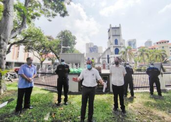 JAGDEEP Singh Deo dalam sidang akhbar selepas melakukan tinjauan di sebuah rumah ibadat di Jalan Pulau Tikus, Pulau Pinang.