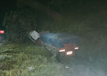 171021-trg-treler-babas




KEADAAN treler bijih besi yang remuk selepas terbabas ketika menuruni bukit di Kilometer 11, Jalan Kuala Jeneris-Sungai Gawi-Aring (Bukit Simpul) di Hulu Terengganu, malam tadi.
