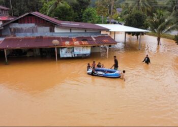 KEADAAN banjir yang berlaku di Kampung Kubang Betong, Changlun, Kubang Pasu, Kedah, hari ini. - UTUSAN/ SHAHIR NOORDIN