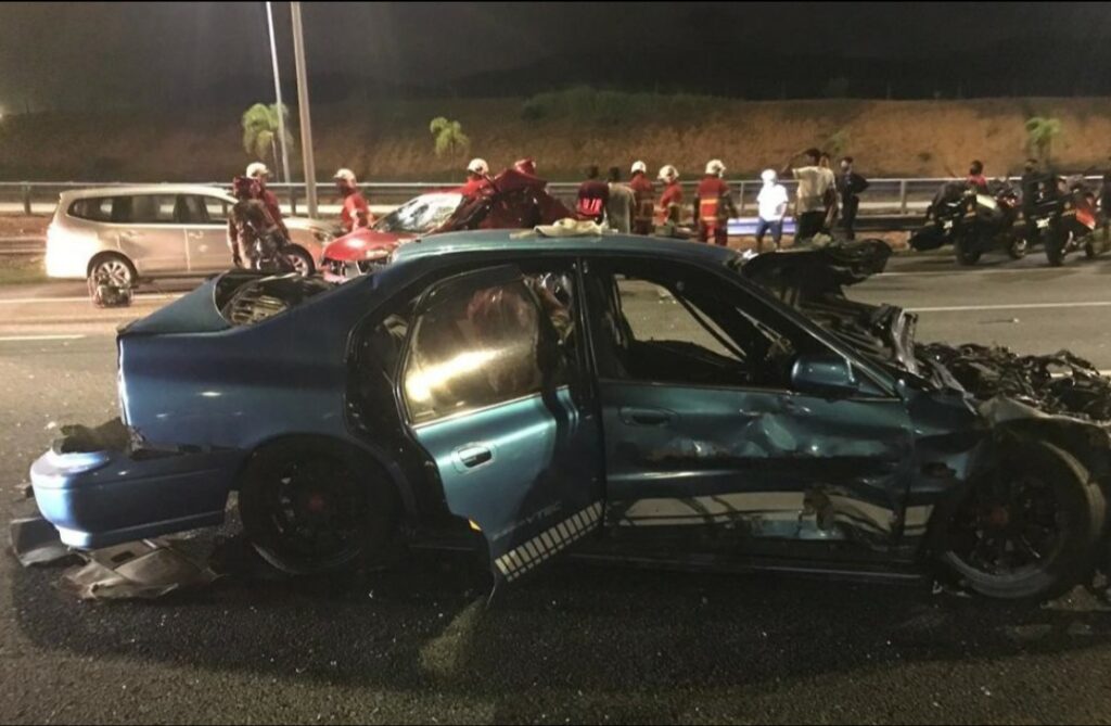 3 lelaki maut, 3 lagi parah kemalangan dua kereta - Melaysiakini