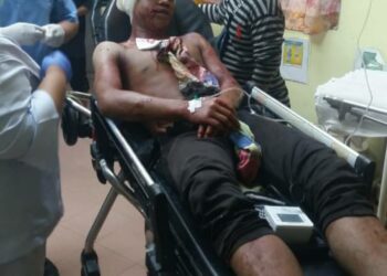 KEADAAN remaja Orang Asli yang cedera diserang binatang buas di Kampung Kelatap, Pos Perwor, Sungai Siput, Perak, semalam. -MEDIA SOSIAL