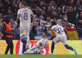 KARIM Benzema meraikan jaringannya ketika membantu Real Madrid menewaskan Chelsea 3-1.