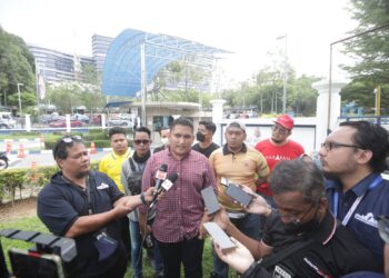 SYAZREEN Ezam Saidi ketika ditemui media selepas membuat laporan polis di IPD Putrajaya. - UTUSAN/FAISOL MUSTAFA