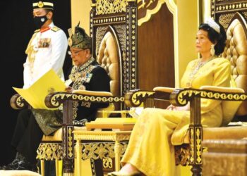 SULTAN Sallehuddin Sultan Badlishah dan Sultanah Kedah, Sultanah Maliha Tengku Ariff berangkat ke Istiadat Menyembah Tahniah dan Penganugerahan Darjah serta Bintang Kebesaran Sempena Ulang Tahun Hari Keputeraan baginda ke-81 di Balairung Seri, Istana Anak Bukit.