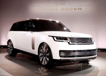 SEBANYAK 8,284 buah kenderaan Land Rover dicuri pada tahun berakhir Mac 2023. - AFP