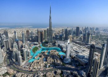 PEMANDANGAN udara menunjukkan bangunan pencakar langit, Burj Khalifa di Dubai. - AFP  