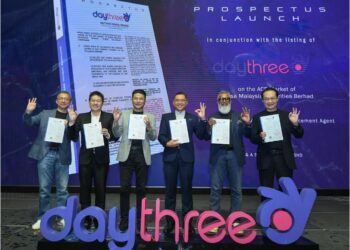 MAJLIS pelancaran prospektus Daythree Digital menjelang penyenaraiannya di Bursa Malaysia.