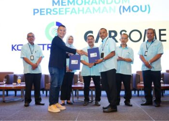 MAJLIS pertukaran dokumen kerjasama antara KOPETRO dan CARSOME.